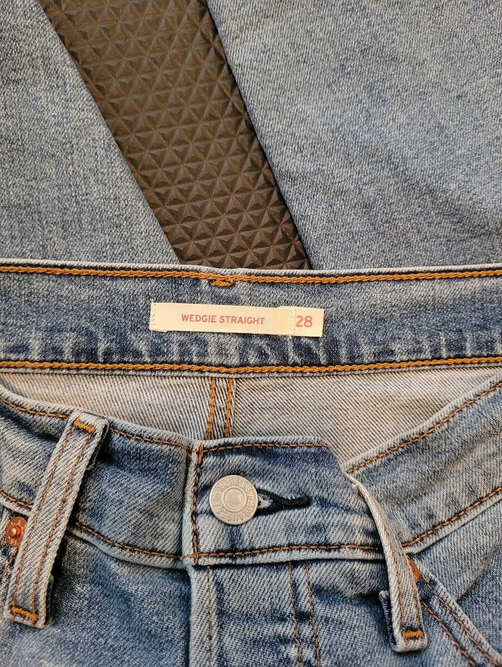 Levi's Light Blue Straight Leg Jeans - Picture 7 of 8
